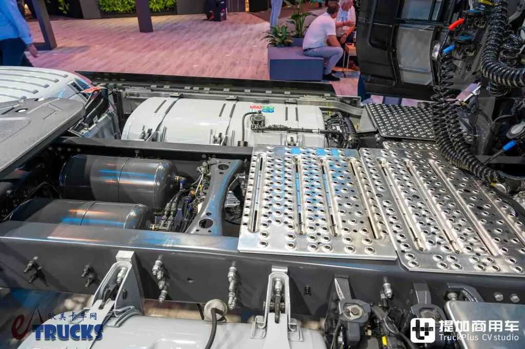2026IAA：全新前脸、隐藏门把手，还有电子后视镜？斯堪尼亚新款Dynamic 430 R牵引车深度实拍评测 - 第18张
