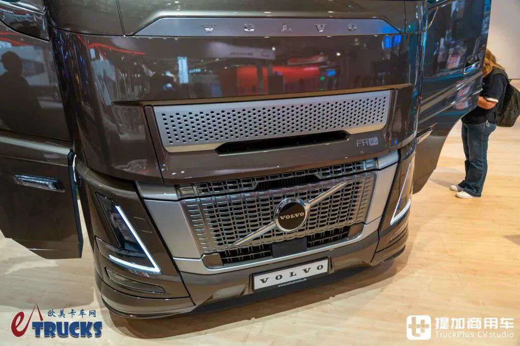 2026IAA:欧卡马力王驾到!当780匹遇上低风阻,沃尔沃FH 16 Aero旗舰牵引车深度实拍评测 - 第5张 - 提加商用车网 2026IAA:欧卡马力王驾到!当780匹遇上低风阻,沃尔沃FH 16 Aero旗舰牵引车深度实拍评测 - 第5张