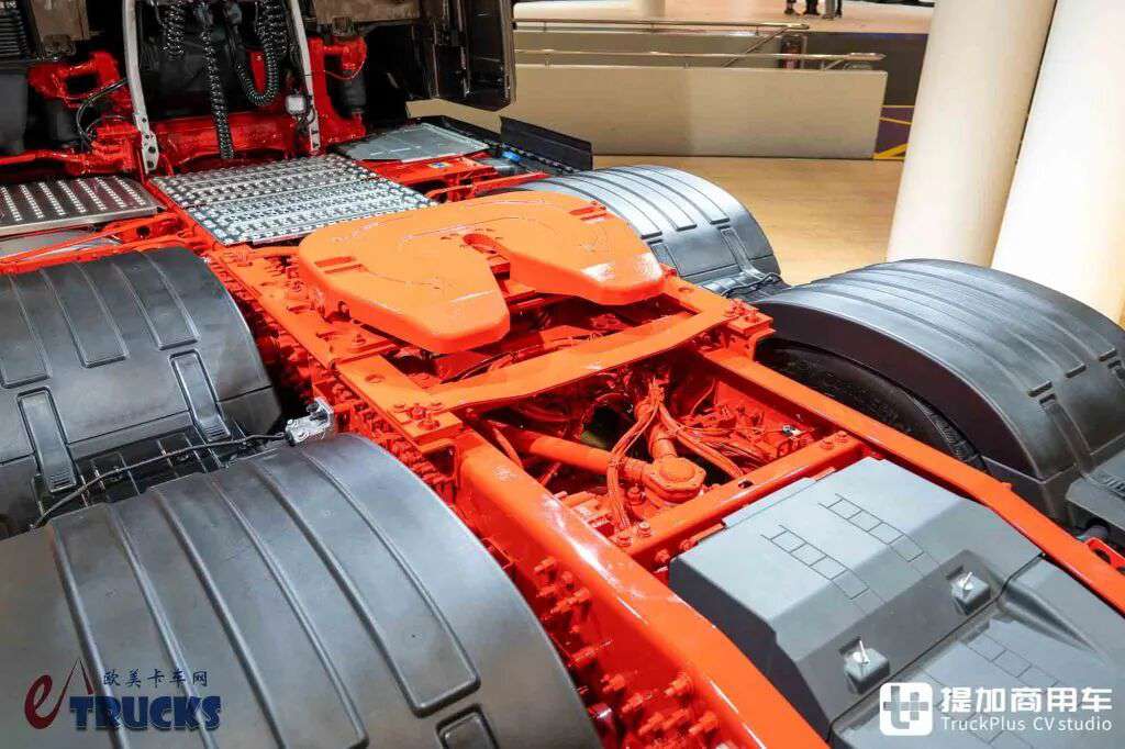 2026IAA:欧卡马力王驾到!当780匹遇上低风阻,沃尔沃FH 16 Aero旗舰牵引车深度实拍评测 - 第17张 - 提加商用车网 2026IAA:欧卡马力王驾到!当780匹遇上低风阻,沃尔沃FH 16 Aero旗舰牵引车深度实拍评测 - 第17张