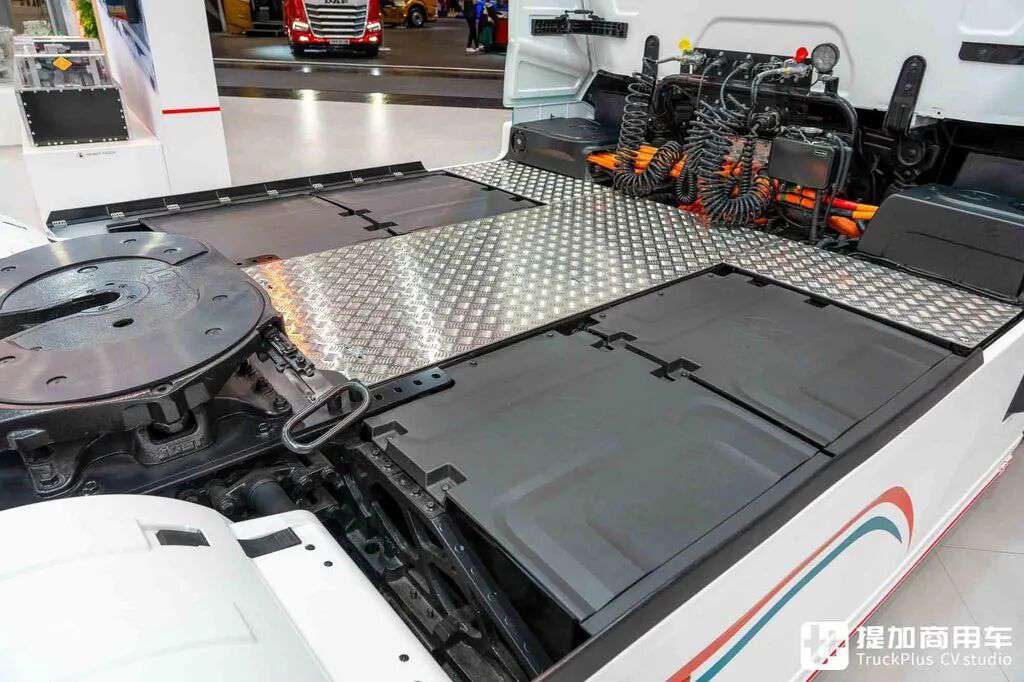 2026IAA：千匹电驱+兆瓦超充，还有五星安全！比亚迪 ETT 44纯电动牵引车全解析 - 第12张