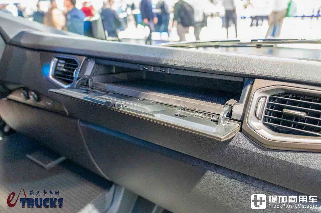 2026IAA：熟悉的斯堪尼亚，不一样的“低姿态”：30 L纯电动低入口卡车深度评测 - 第16张