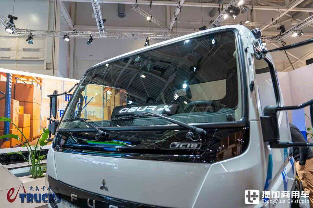 2026IAA:平头、全空气悬挂,这台日本轻卡在欧洲凭什么稀缺?三菱扶桑Canter深度实拍评测 - 第8张 - 提加商用车网 2026IAA:平头、全空气悬挂,这台日本轻卡在欧洲凭什么稀缺?三菱扶桑Canter深度实拍评测 - 第8张