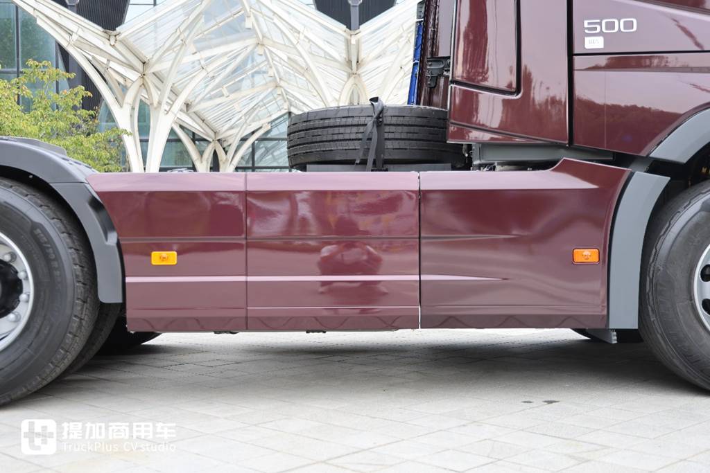 沃尔沃全新FH AERO正式进入国内,配置更加丰富,新车详细实拍 - 第4张 - 提加商用车网 沃尔沃全新FH AERO正式进入国内,配置更加丰富,新车详细实拍 - 第4张