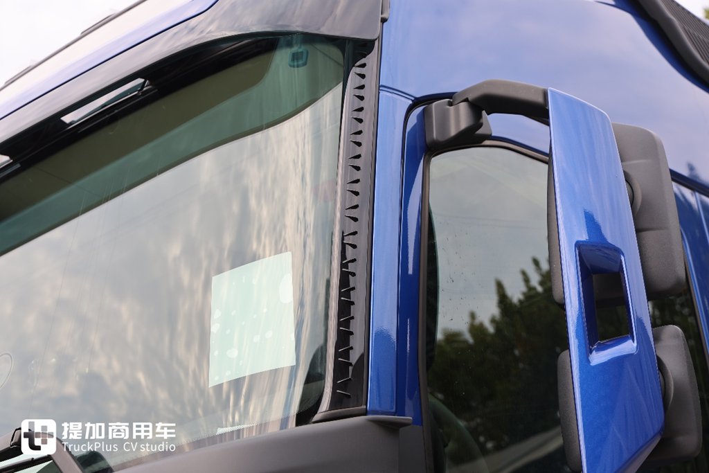 沃尔沃全新FH AERO正式进入国内,配置更加丰富,新车详细实拍 - 第5张 - 提加商用车网 沃尔沃全新FH AERO正式进入国内,配置更加丰富,新车详细实拍 - 第5张