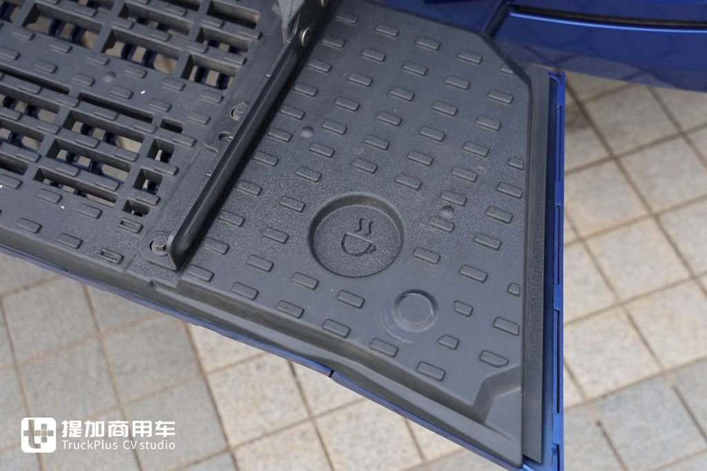 沃尔沃全新FH AERO正式进入国内,配置更加丰富,新车详细实拍 - 第9张 - 提加商用车网 沃尔沃全新FH AERO正式进入国内,配置更加丰富,新车详细实拍 - 第9张
