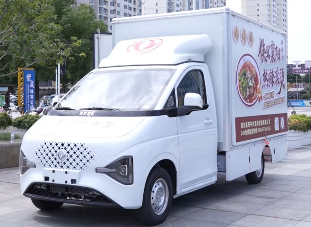 不交房租的「移动店铺」:东风途逸T7移动餐车,让牛肉面馆追着游客开张 - 第2张 - 提加商用车网 不交房租的「移动店铺」:东风途逸T7移动餐车,让牛肉面馆追着游客开张 - 第2张