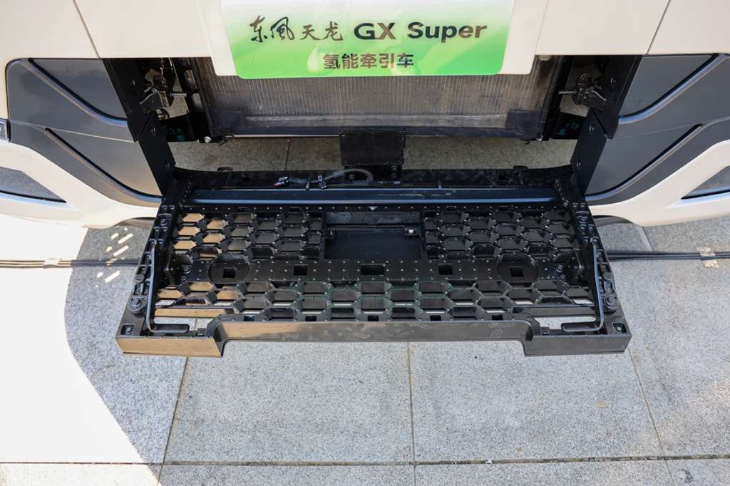 跨越零碳干线的“临界点”:东风天龙GX Super氢能牵引车深度实拍 - 第15张 - 提加商用车网 跨越零碳干线的“临界点”:东风天龙GX Super氢能牵引车深度实拍 - 第15张