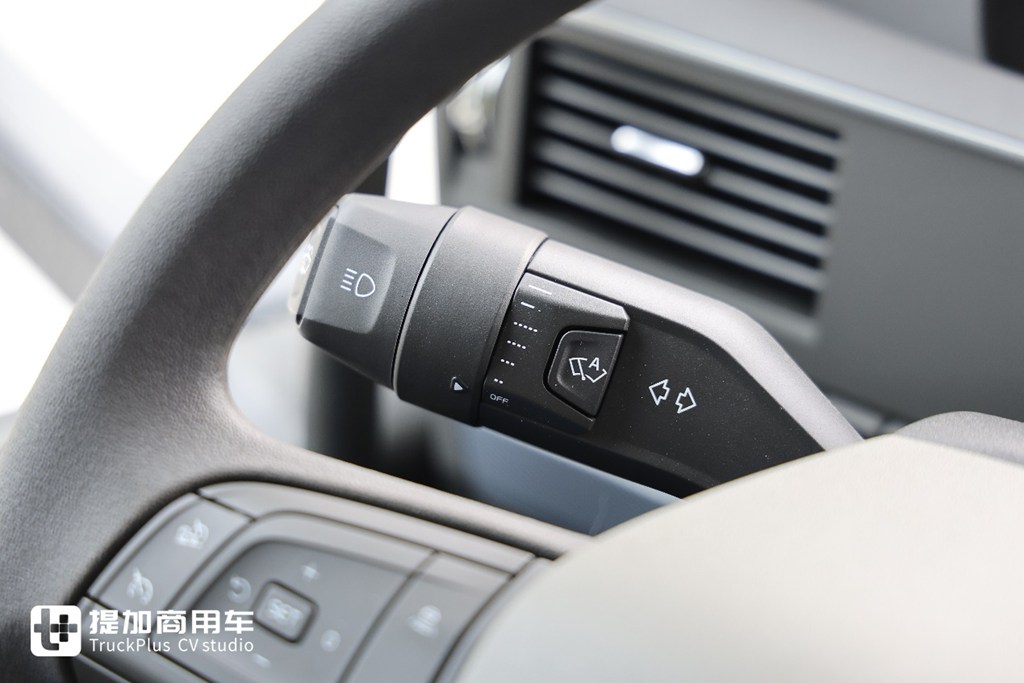沃尔沃全新FH AERO正式进入国内,配置更加丰富,新车详细实拍 - 第18张 - 提加商用车网 沃尔沃全新FH AERO正式进入国内,配置更加丰富,新车详细实拍 - 第18张