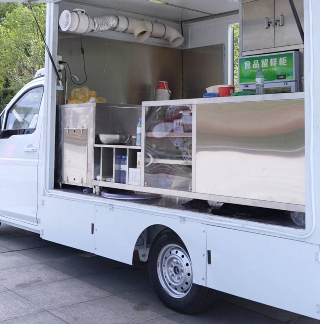 不交房租的「移动店铺」:东风途逸T7移动餐车,让牛肉面馆追着游客开张 - 第3张 - 提加商用车网 不交房租的「移动店铺」:东风途逸T7移动餐车,让牛肉面馆追着游客开张 - 第3张