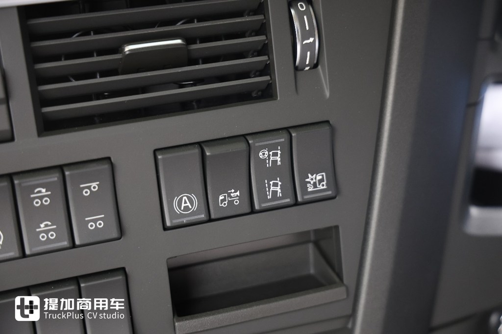 沃尔沃全新FH AERO正式进入国内,配置更加丰富,新车详细实拍 - 第23张 - 提加商用车网 沃尔沃全新FH AERO正式进入国内,配置更加丰富,新车详细实拍 - 第23张