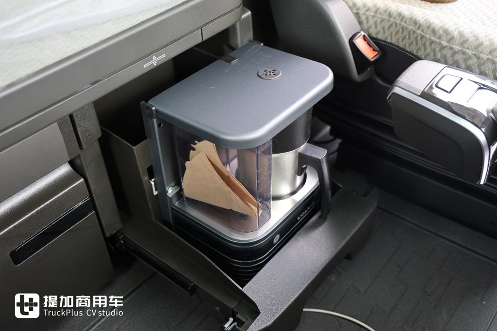 沃尔沃全新FH AERO正式进入国内,配置更加丰富,新车详细实拍 - 第26张 - 提加商用车网 沃尔沃全新FH AERO正式进入国内,配置更加丰富,新车详细实拍 - 第26张