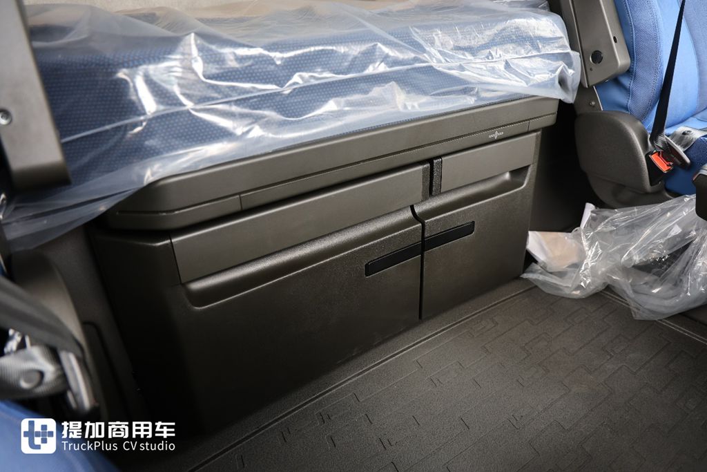 沃尔沃全新FH AERO正式进入国内,配置更加丰富,新车详细实拍 - 第28张 - 提加商用车网 沃尔沃全新FH AERO正式进入国内,配置更加丰富,新车详细实拍 - 第28张