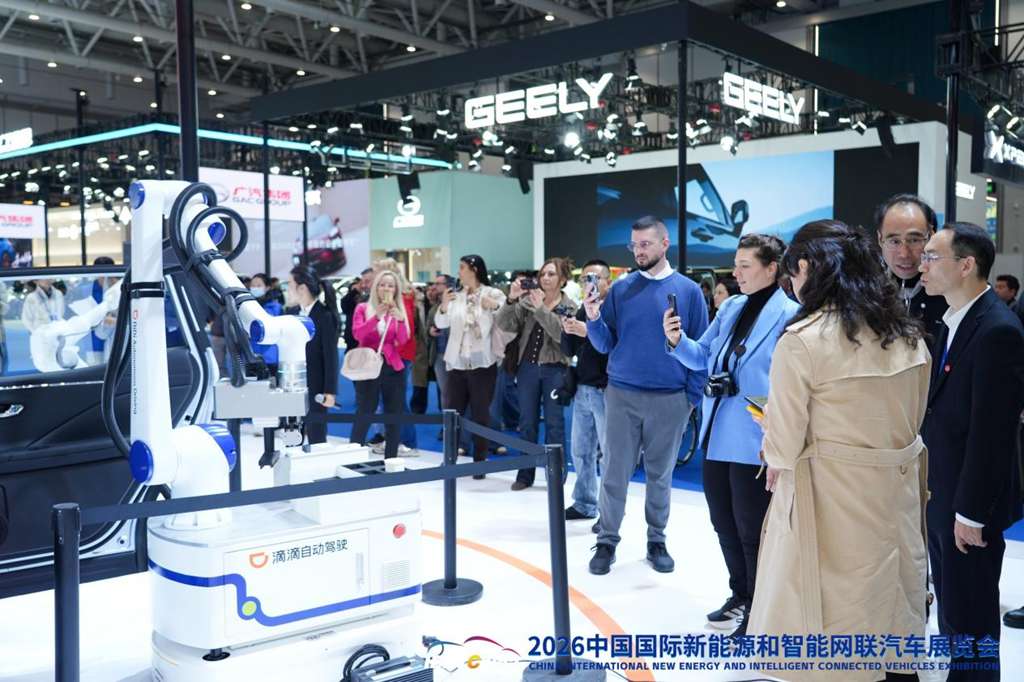 AI科技邂逅汽车浪漫,顶流荟聚北京亦庄!2026中国国际新能源和智能网联汽车展览会今日在京开幕 - 第4张 - 提加商用车网 AI科技邂逅汽车浪漫,顶流荟聚北京亦庄!2026中国国际新能源和智能网联汽车展览会今日在京开幕 - 第4张