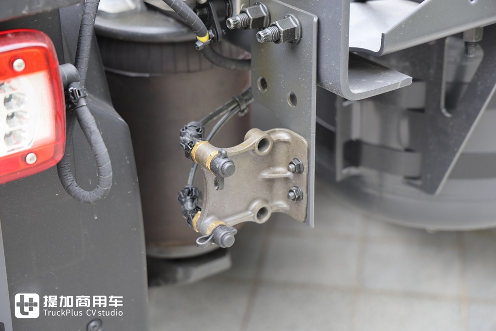 沃尔沃全新FH AERO正式进入国内,配置更加丰富,新车详细实拍 - 第40张 - 提加商用车网 沃尔沃全新FH AERO正式进入国内,配置更加丰富,新车详细实拍 - 第40张