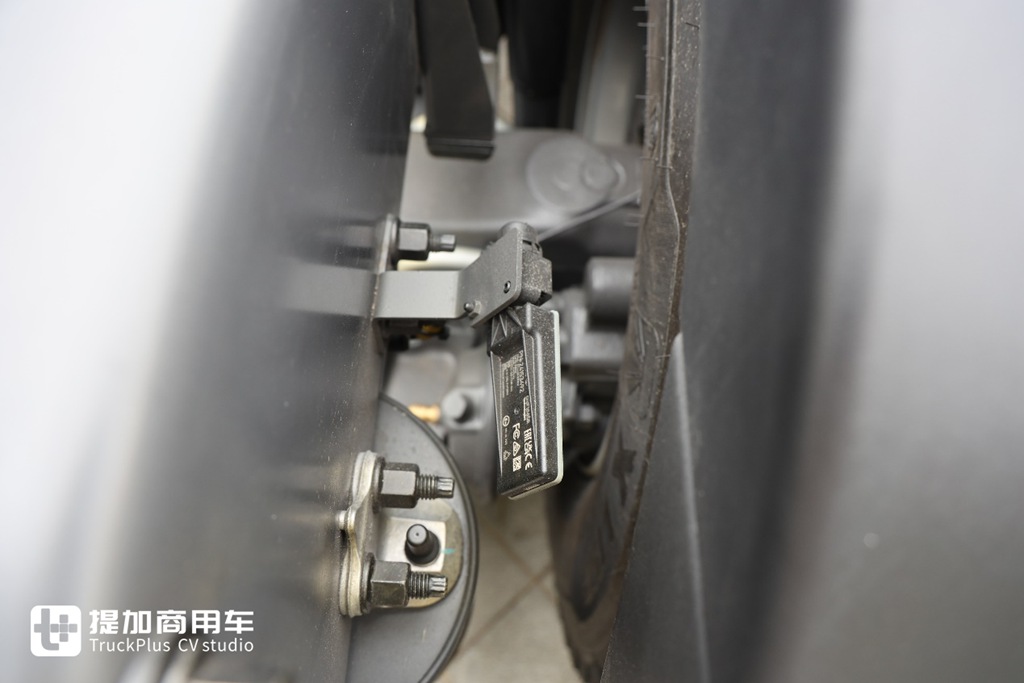 沃尔沃全新FH AERO正式进入国内,配置更加丰富,新车详细实拍 - 第41张 - 提加商用车网 沃尔沃全新FH AERO正式进入国内,配置更加丰富,新车详细实拍 - 第41张
