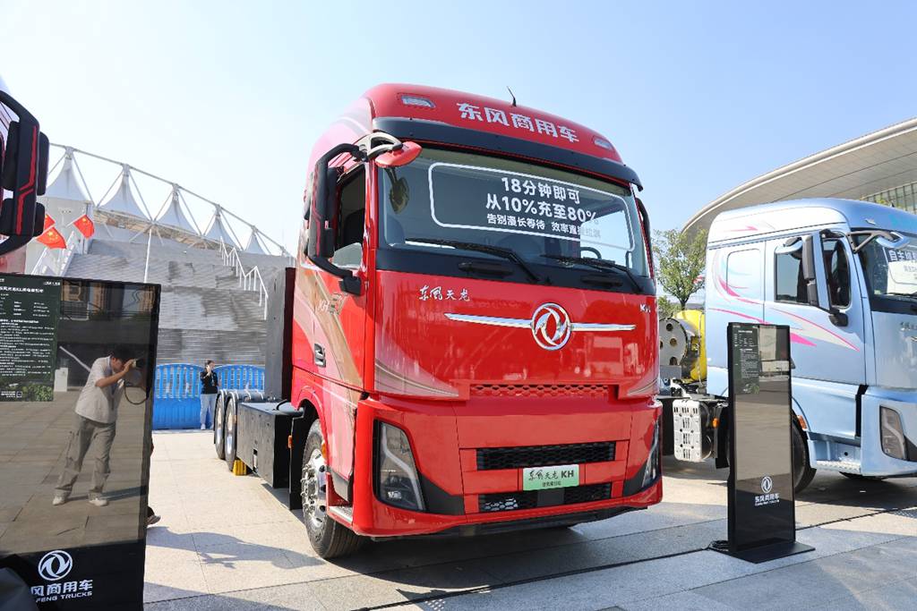 18分钟就能充到80%!东风天龙KH推出超充重卡,驾驶室也全面升级 - 第1张 - 提加商用车网 18分钟就能充到80%!东风天龙KH推出超充重卡,驾驶室也全面升级 - 第1张