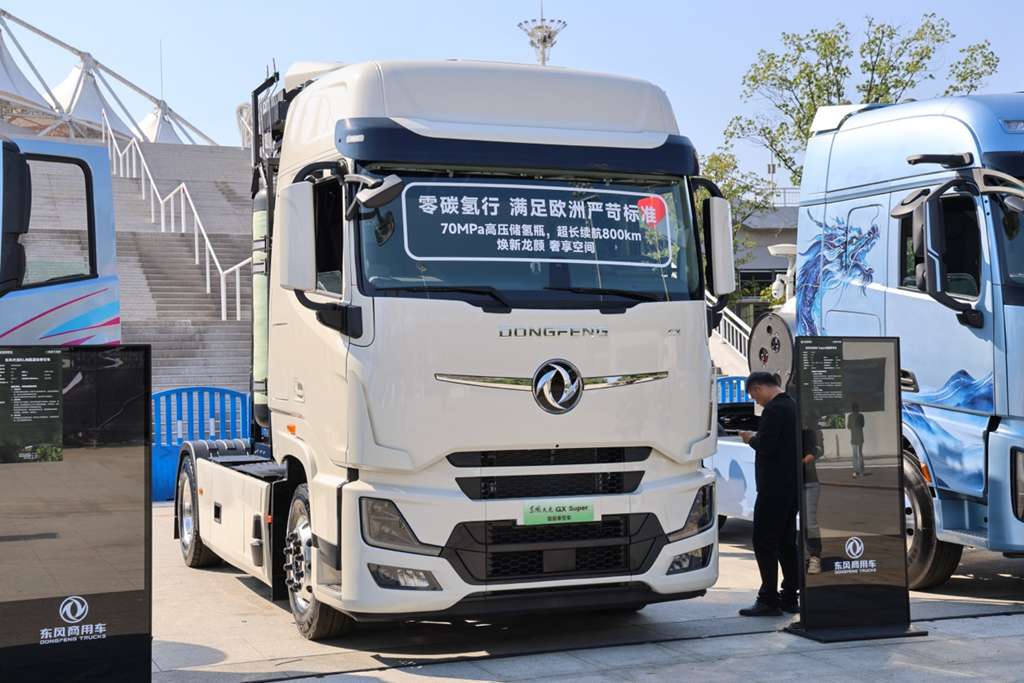 跨越零碳干线的“临界点”:东风天龙GX Super氢能牵引车深度实拍 - 第1张 - 提加商用车网 跨越零碳干线的“临界点”:东风天龙GX Super氢能牵引车深度实拍 - 第1张