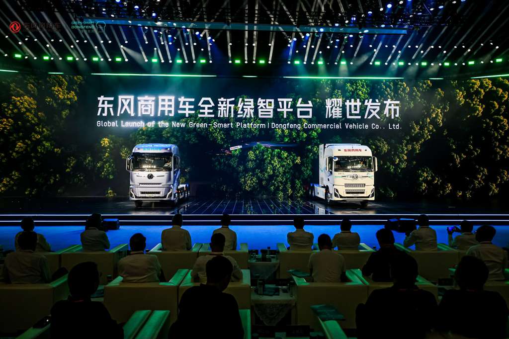 跨越零碳干线的“临界点”:东风天龙GX Super氢能牵引车深度实拍 - 第2张 - 提加商用车网 跨越零碳干线的“临界点”:东风天龙GX Super氢能牵引车深度实拍 - 第2张