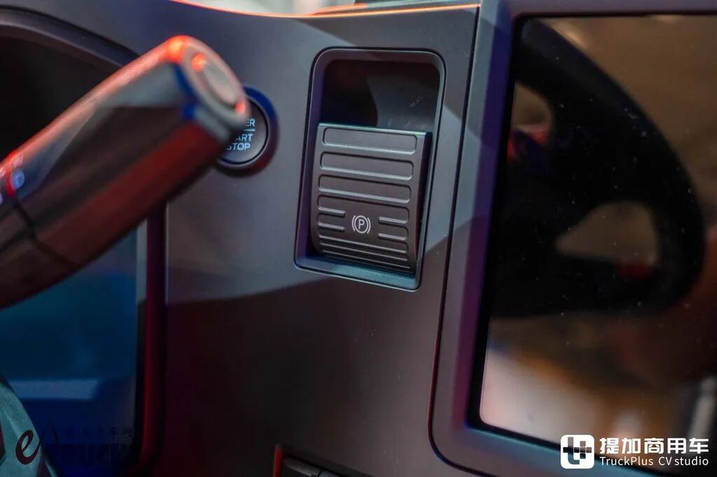 2026IAA:欧卡七雄我第八!欧洲最便宜的新卡车?福特F-MAX深度实拍评测 - 第16张 - 提加商用车网 2026IAA:欧卡七雄我第八!欧洲最便宜的新卡车?福特F-MAX深度实拍评测 - 第16张