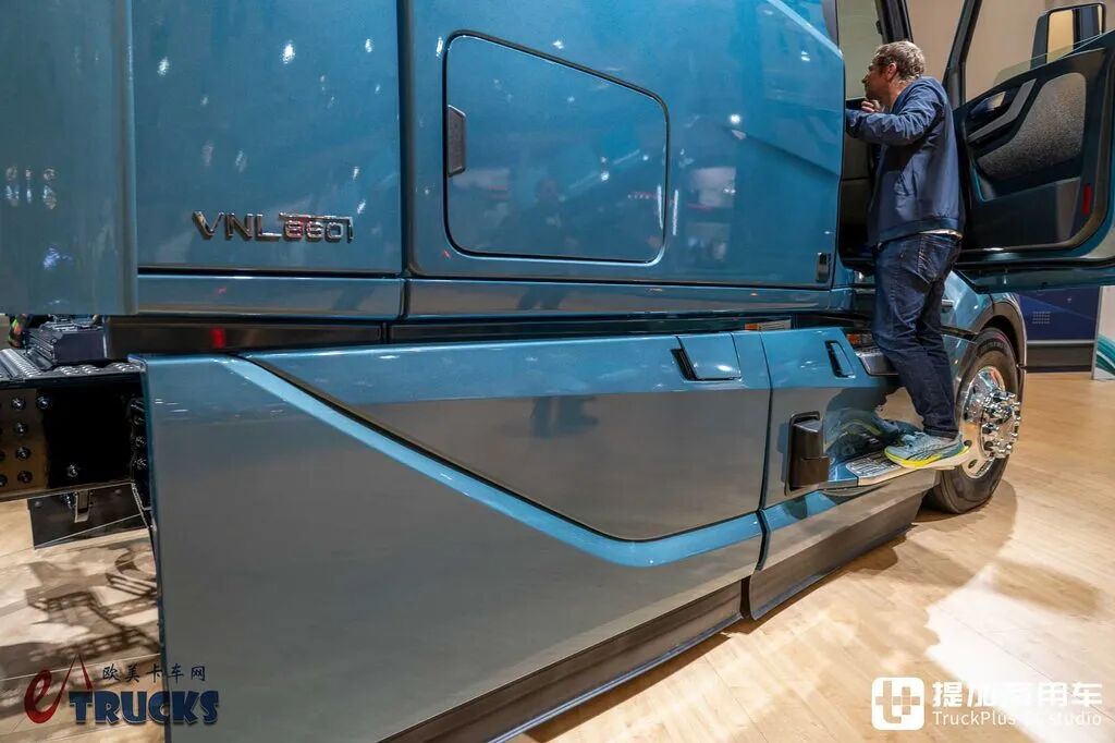 2026IAA:房车级超大生活舱!欧洲血统的美国卡车?沃尔沃VNL长头卡车实拍评测 - 第10张 - 提加商用车网 2026IAA:房车级超大生活舱!欧洲血统的美国卡车?沃尔沃VNL长头卡车实拍评测 - 第10张