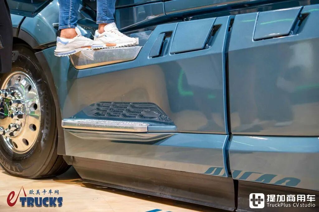 2026IAA:房车级超大生活舱!欧洲血统的美国卡车?沃尔沃VNL长头卡车实拍评测 - 第11张 - 提加商用车网 2026IAA:房车级超大生活舱!欧洲血统的美国卡车?沃尔沃VNL长头卡车实拍评测 - 第11张