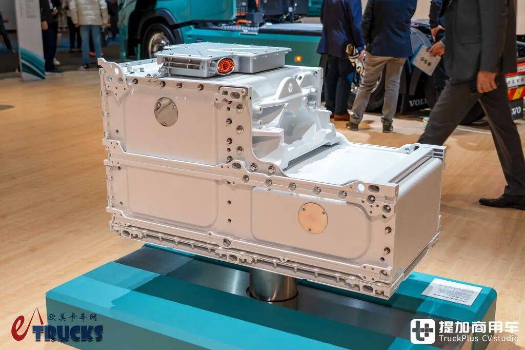 2026IAA:三星电池独苗,续航700公里?沃尔沃FH Aero长续航版电动重卡深度实拍评测 - 第16张 - 提加商用车网 2026IAA:三星电池独苗,续航700公里?沃尔沃FH Aero长续航版电动重卡深度实拍评测 - 第16张