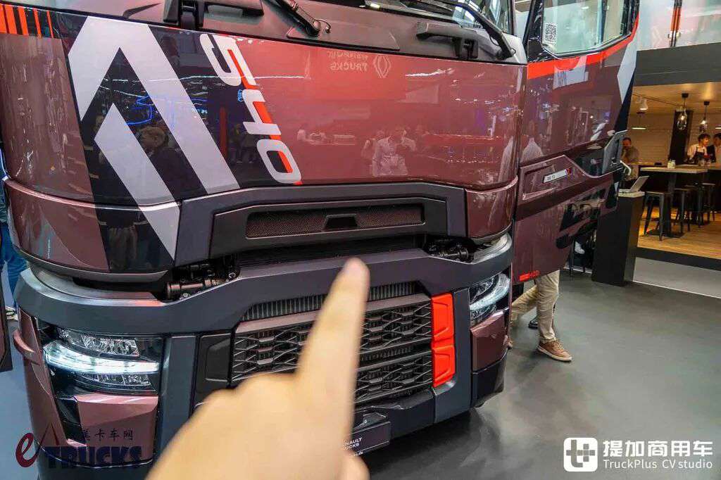 2026IAA:全球限量30台!法式浪漫拉满?雷诺T-High终极版实拍评测 - 第6张 - 提加商用车网 2026IAA:全球限量30台!法式浪漫拉满?雷诺T-High终极版实拍评测 - 第6张