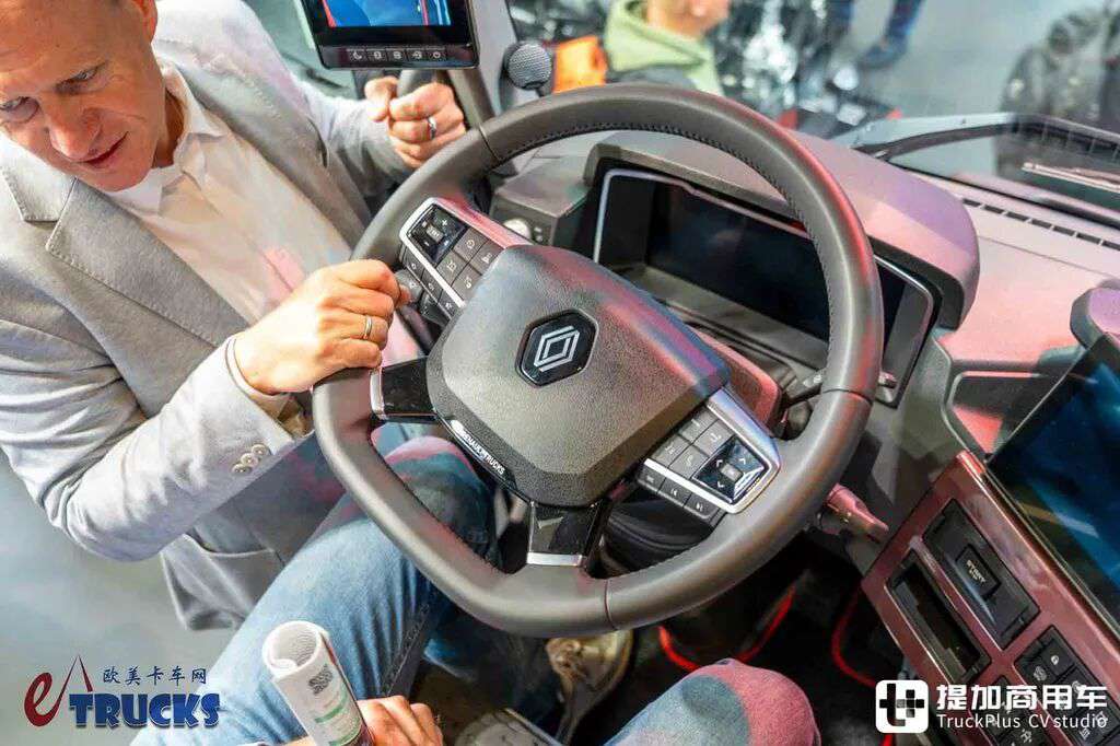 2026IAA:全球限量30台!法式浪漫拉满?雷诺T-High终极版实拍评测 - 第25张 - 提加商用车网 2026IAA:全球限量30台!法式浪漫拉满?雷诺T-High终极版实拍评测 - 第25张