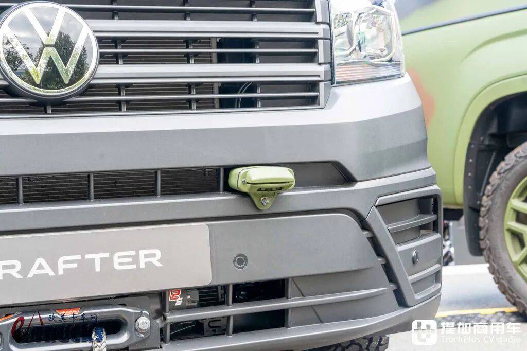 2026IAA:后排能放枪!绞盘、涉水喉全都有,军用版大众Crafter深度实拍解析 - 第7张 - 提加商用车网 2026IAA:后排能放枪!绞盘、涉水喉全都有,军用版大众Crafter深度实拍解析 - 第7张