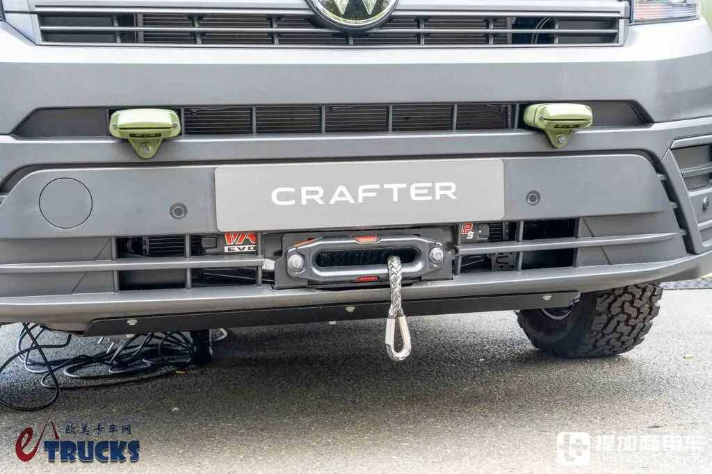 2026IAA:后排能放枪!绞盘、涉水喉全都有,军用版大众Crafter深度实拍解析 - 第8张 - 提加商用车网 2026IAA:后排能放枪!绞盘、涉水喉全都有,军用版大众Crafter深度实拍解析 - 第8张