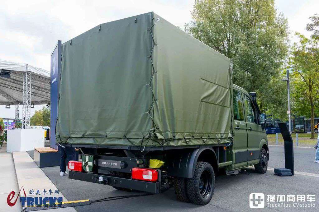 2026IAA:后排能放枪!绞盘、涉水喉全都有,军用版大众Crafter深度实拍解析 - 第13张 - 提加商用车网 2026IAA:后排能放枪!绞盘、涉水喉全都有,军用版大众Crafter深度实拍解析 - 第13张