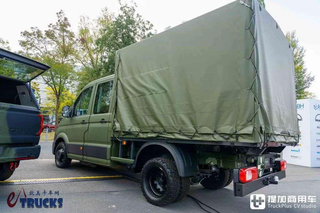 2026IAA:后排能放枪!绞盘、涉水喉全都有,军用版大众Crafter深度实拍解析 - 第14张 - 提加商用车网 2026IAA:后排能放枪!绞盘、涉水喉全都有,军用版大众Crafter深度实拍解析 - 第14张