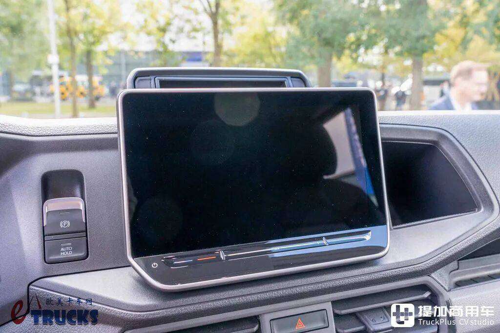 2026IAA:后排能放枪!绞盘、涉水喉全都有,军用版大众Crafter深度实拍解析 - 第20张 - 提加商用车网 2026IAA:后排能放枪!绞盘、涉水喉全都有,军用版大众Crafter深度实拍解析 - 第20张