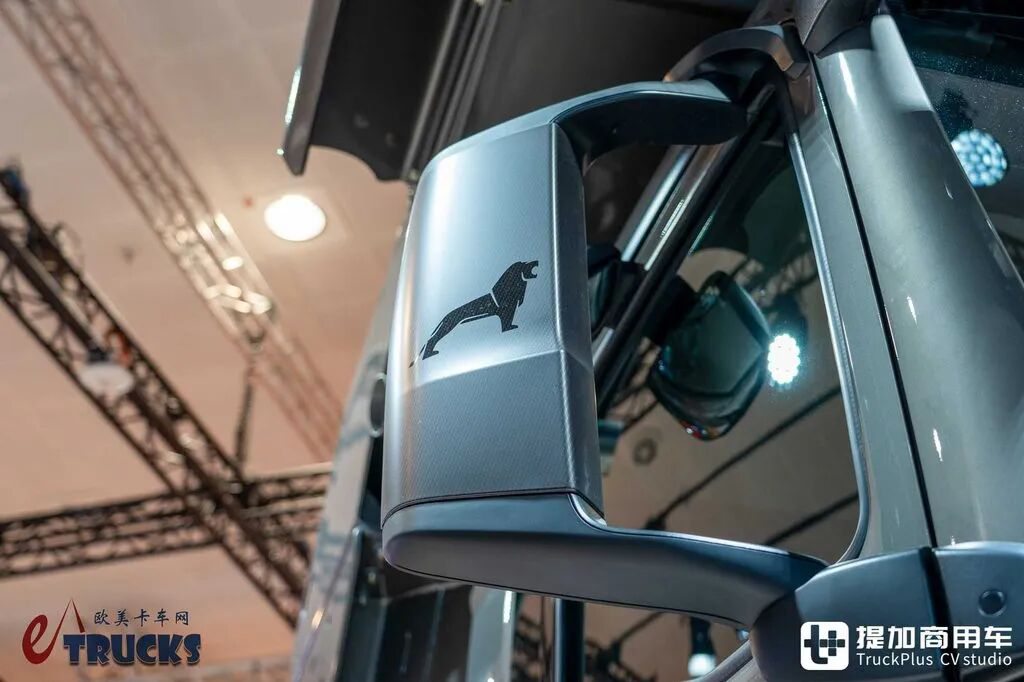 2026IAA：总重可达60吨！黑红定制套件加身，德国曼恩TGS 60.540矿用自卸车实拍评测 - 第13张