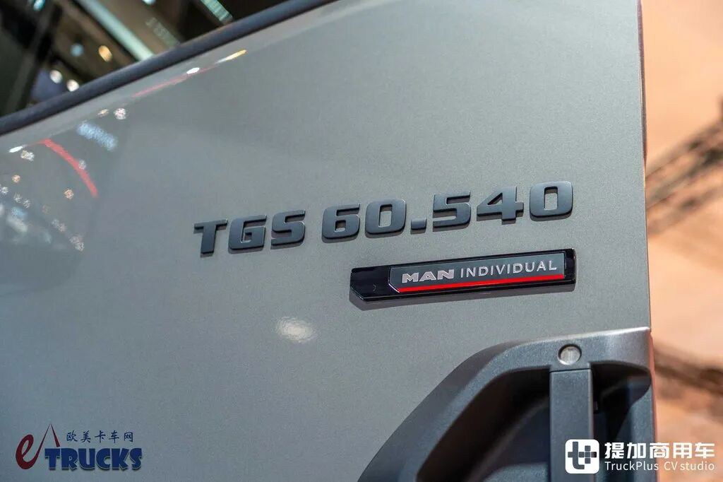 2026IAA：总重可达60吨！黑红定制套件加身，德国曼恩TGS 60.540矿用自卸车实拍评测 - 第14张