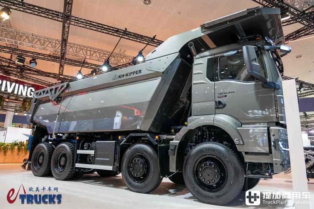 2026IAA：总重可达60吨！黑红定制套件加身，德国曼恩TGS 60.540矿用自卸车实拍评测 - 第16张
