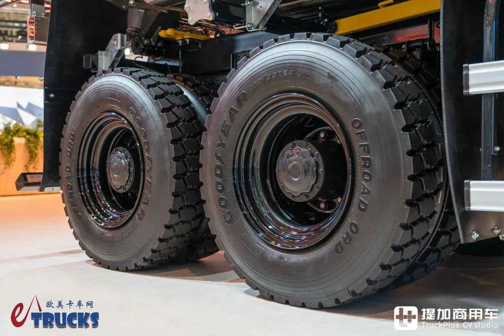 2026IAA：总重可达60吨！黑红定制套件加身，德国曼恩TGS 60.540矿用自卸车实拍评测 - 第18张