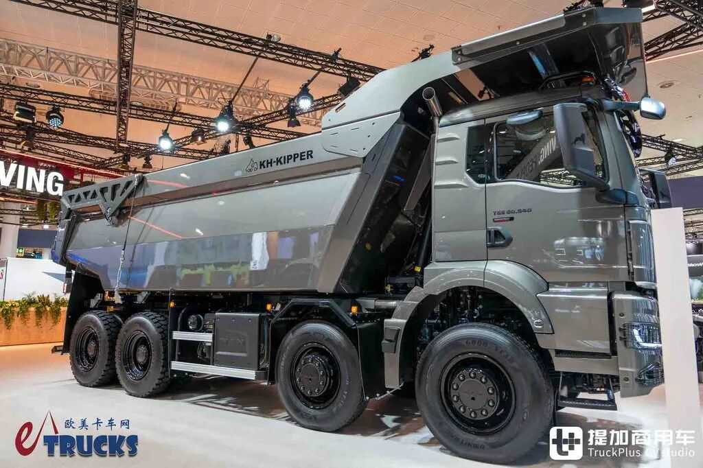 2026IAA：总重可达60吨！黑红定制套件加身，德国曼恩TGS 60.540矿用自卸车实拍评测 - 第21张