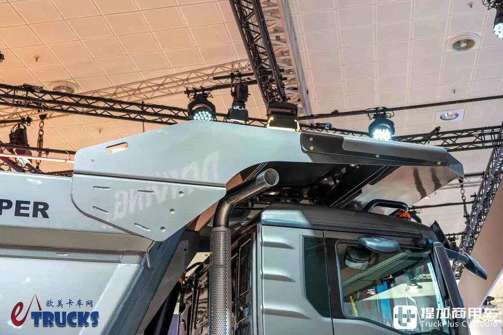 2026IAA：总重可达60吨！黑红定制套件加身，德国曼恩TGS 60.540矿用自卸车实拍评测 - 第22张