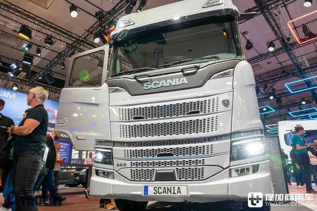 IAA2026：也有后背电池？801度电续航720公里，斯堪尼亚Dynamic 44 R电动重卡实拍评测 - 第1张