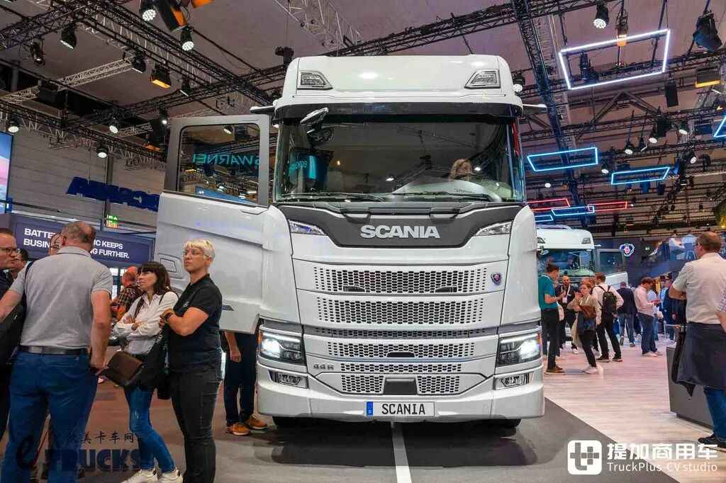 IAA2026：也有后背电池？801度电续航720公里，斯堪尼亚Dynamic 44 R电动重卡实拍评测 - 第2张