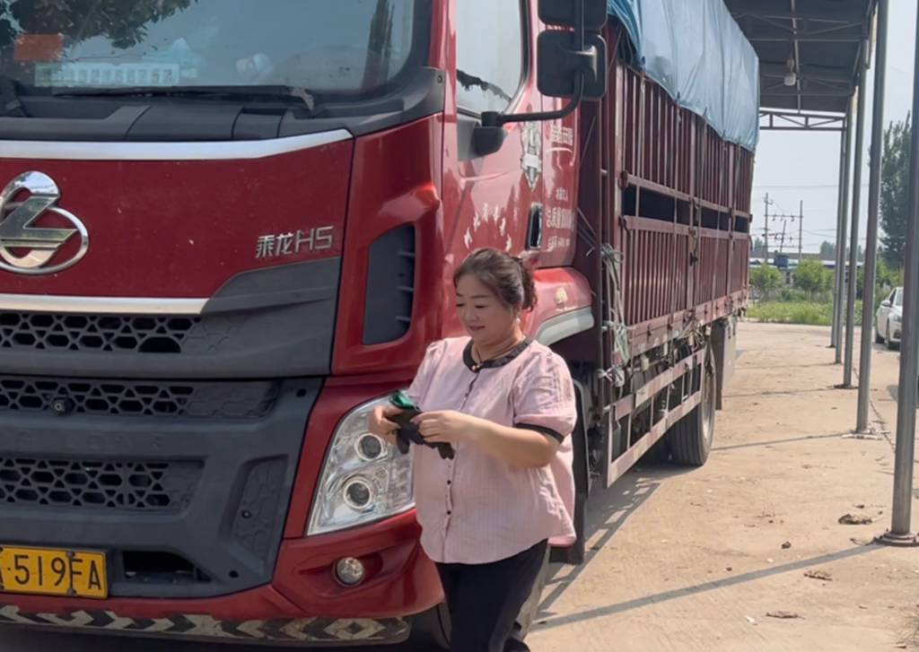 鲜乘老友记 | 百万公里零抛锚,女司机骆师傅和她的乘龙H5 - 第1张 - 提加商用车网 鲜乘老友记 | 百万公里零抛锚,女司机骆师傅和她的乘龙H5 - 第1张
