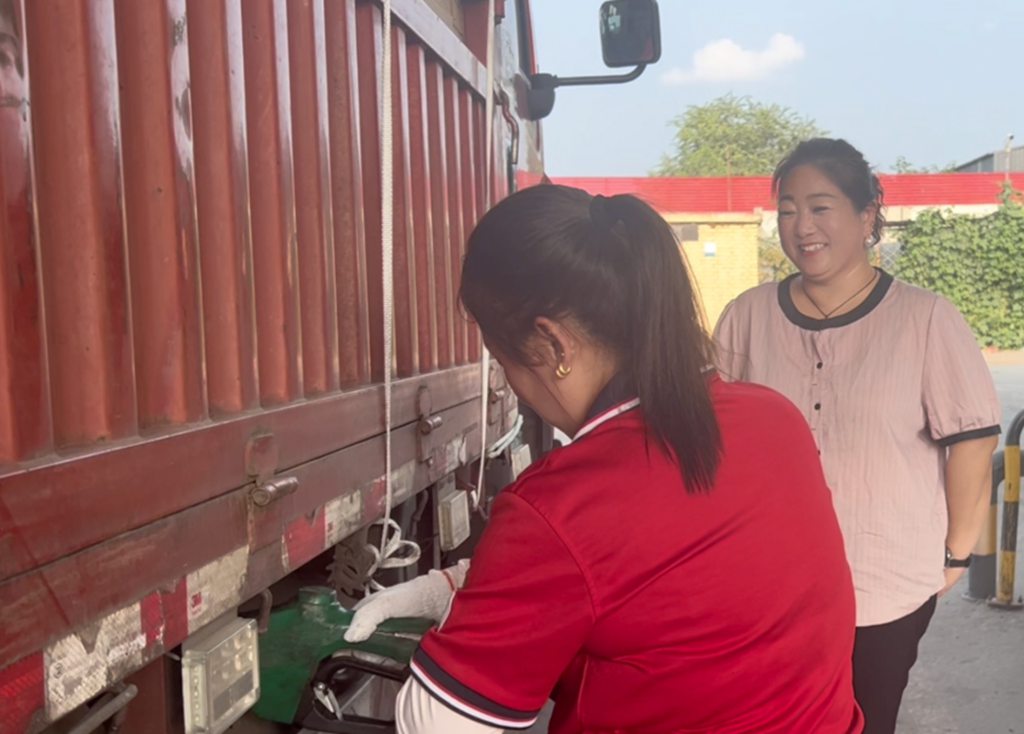 鲜乘老友记 | 百万公里零抛锚,女司机骆师傅和她的乘龙H5 - 第3张 - 提加商用车网 鲜乘老友记 | 百万公里零抛锚,女司机骆师傅和她的乘龙H5 - 第3张