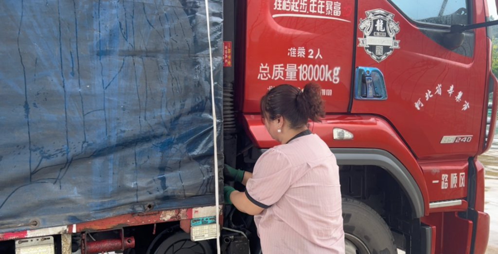 鲜乘老友记 | 百万公里零抛锚,女司机骆师傅和她的乘龙H5 - 第5张 - 提加商用车网 鲜乘老友记 | 百万公里零抛锚,女司机骆师傅和她的乘龙H5 - 第5张