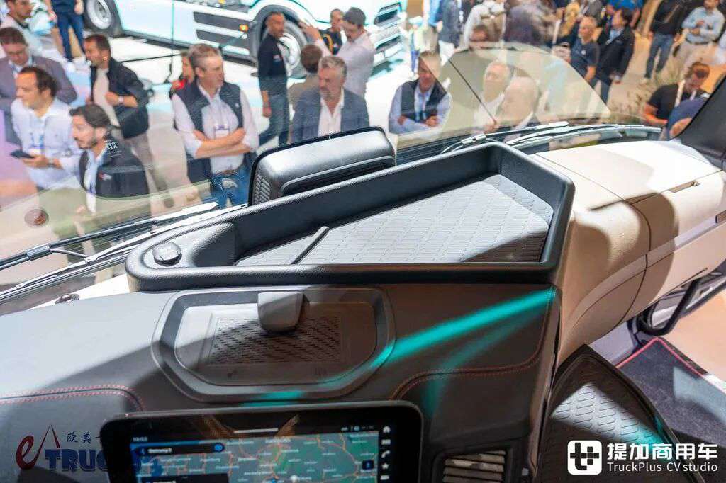 2026IAA:跨越130年的移动博物馆!奔驰Actros L“130 Years Trucks Edition”特别版卡车实拍评测 - 第25张 - 提加商用车网 2026IAA:跨越130年的移动博物馆!奔驰Actros L“130 Years Trucks Edition”特别版卡车实拍评测 - 第25张