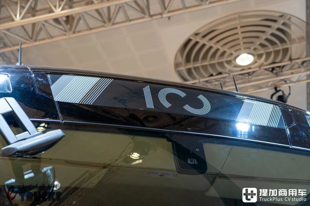 2026IAA:沃尔沃也有奶瓶车?还是柴油天然气混烧!FH Aero LNG百年纪念版深度实拍评测 - 第8张 - 提加商用车网 2026IAA:沃尔沃也有奶瓶车?还是柴油天然气混烧!FH Aero LNG百年纪念版深度实拍评测 - 第8张