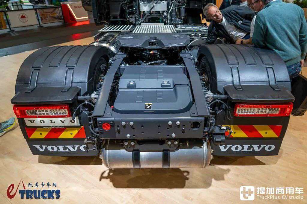 2026IAA:沃尔沃也有奶瓶车?还是柴油天然气混烧!FH Aero LNG百年纪念版深度实拍评测 - 第18张 - 提加商用车网 2026IAA:沃尔沃也有奶瓶车?还是柴油天然气混烧!FH Aero LNG百年纪念版深度实拍评测 - 第18张