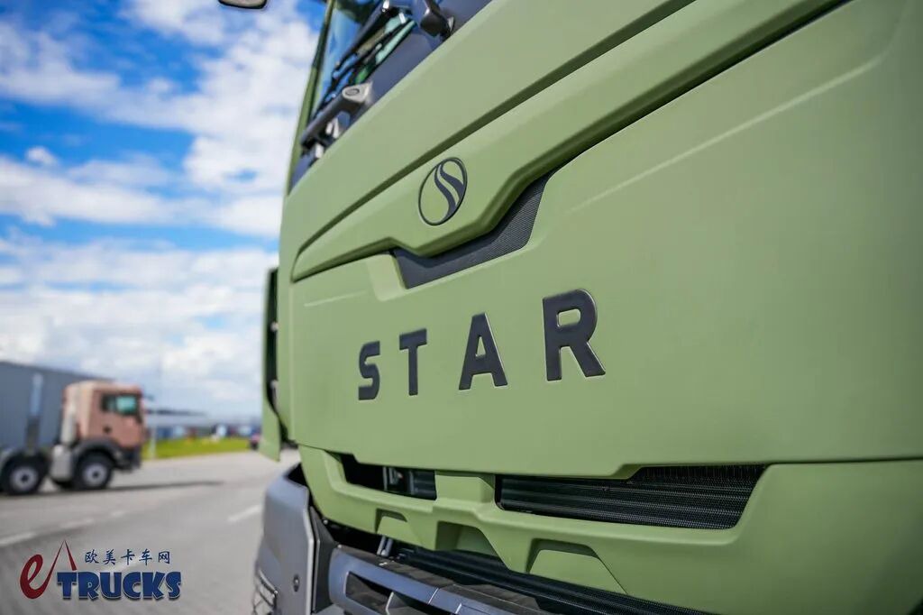 它是“换皮”版本的曼恩TGS?波兰自主的6×6军用卡车,STAR 33.440牵引车实拍 - 第5张 - 提加商用车网 它是“换皮”版本的曼恩TGS?波兰自主的6×6军用卡车,STAR 33.440牵引车实拍 - 第5张