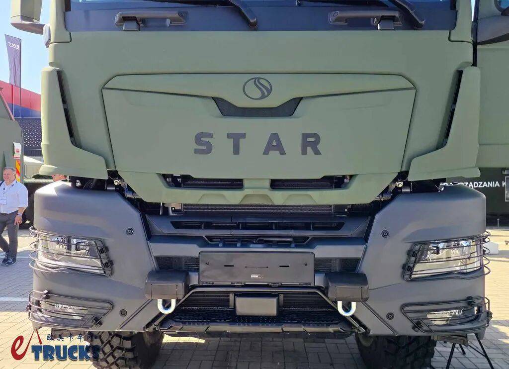 它是“换皮”版本的曼恩TGS?波兰自主的6×6军用卡车,STAR 33.440牵引车实拍 - 第6张 - 提加商用车网 它是“换皮”版本的曼恩TGS?波兰自主的6×6军用卡车,STAR 33.440牵引车实拍 - 第6张