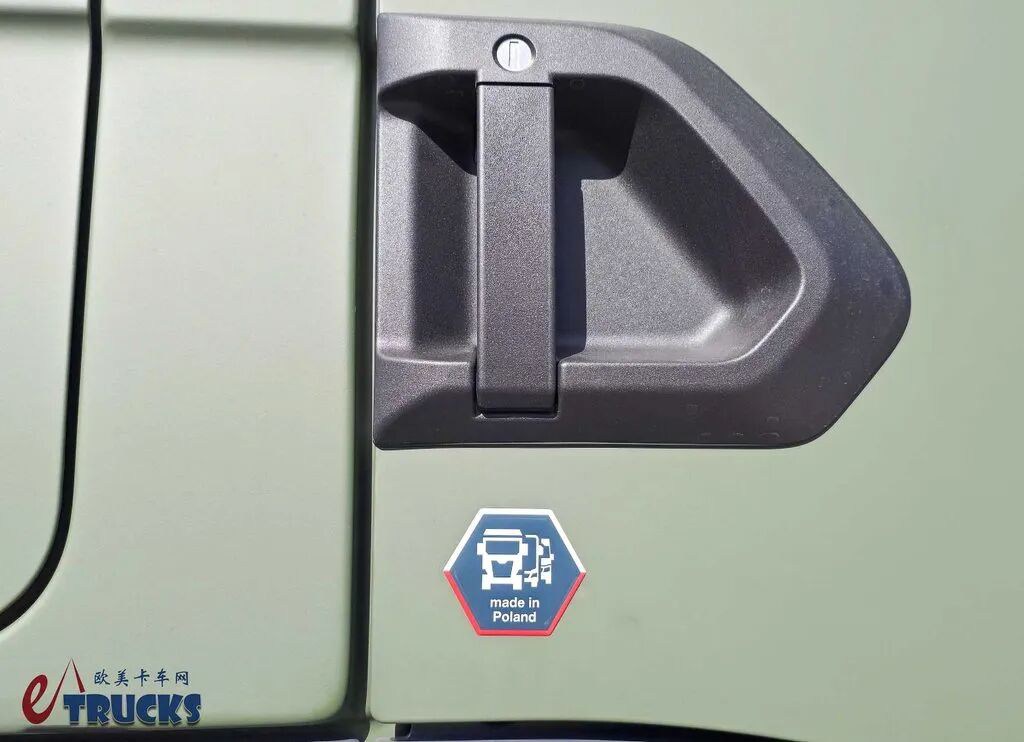 它是“换皮”版本的曼恩TGS?波兰自主的6×6军用卡车,STAR 33.440牵引车实拍 - 第10张 - 提加商用车网 它是“换皮”版本的曼恩TGS?波兰自主的6×6军用卡车,STAR 33.440牵引车实拍 - 第10张